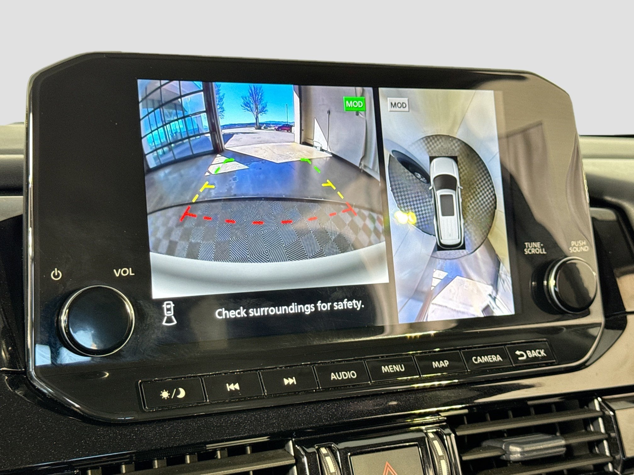 2025 Nissan Pathfinder SL - Photo 18