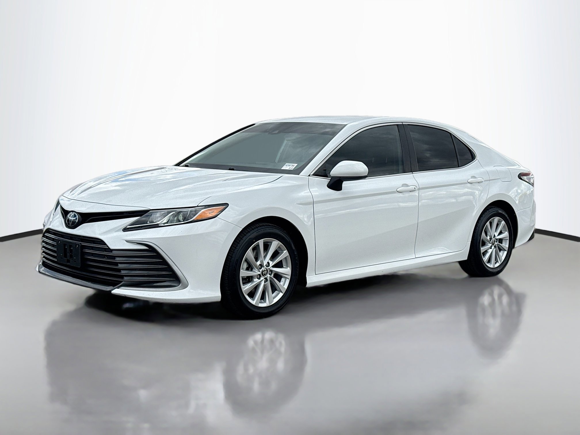2023 Toyota Camry LE photo 4