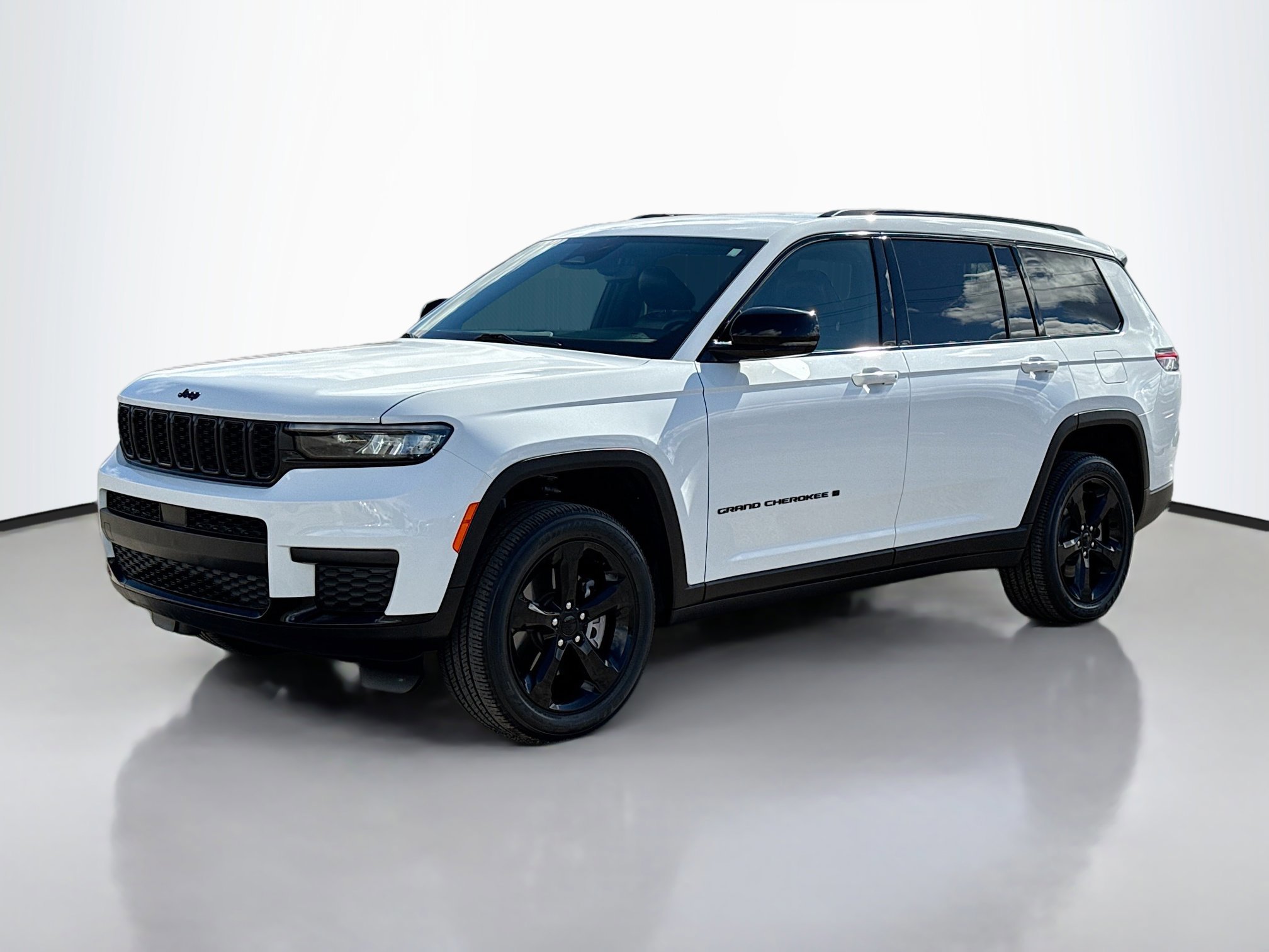 2023 Jeep Grand Cherokee Laredo Sport photo 4