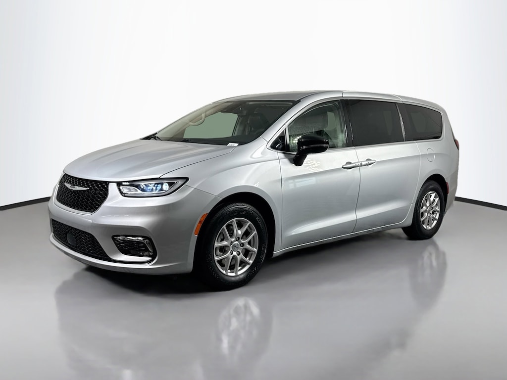 Used 2024 Chrysler Pacifica Touring L Mini-van, Passenger