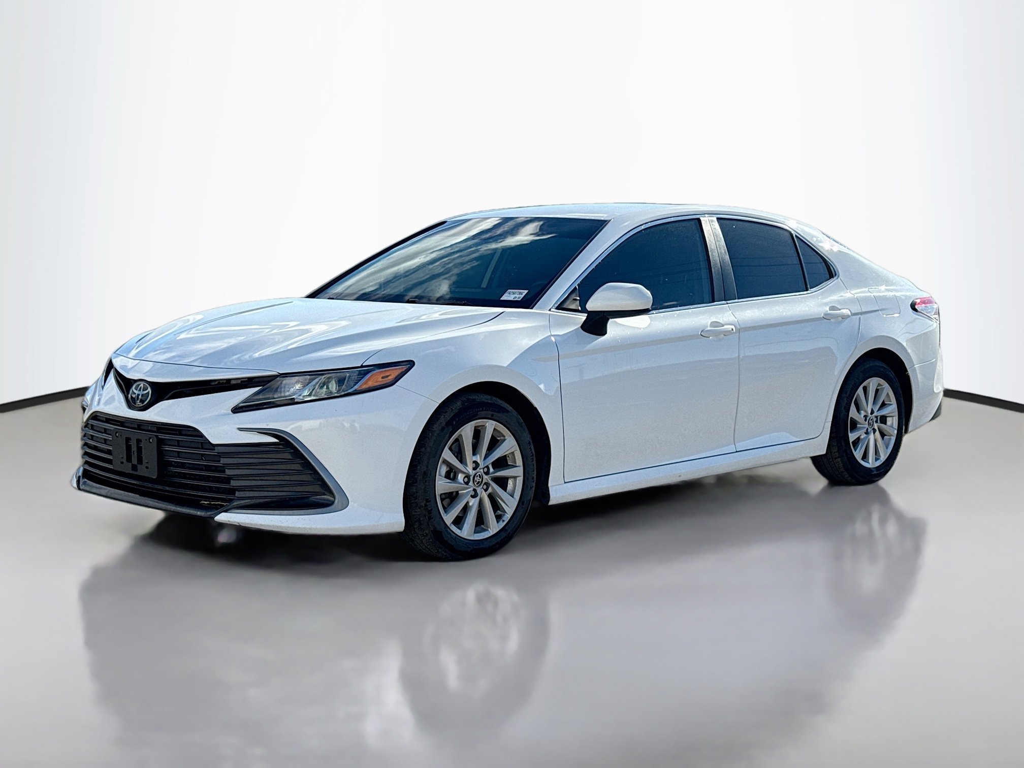2023 Toyota Camry LE photo 2