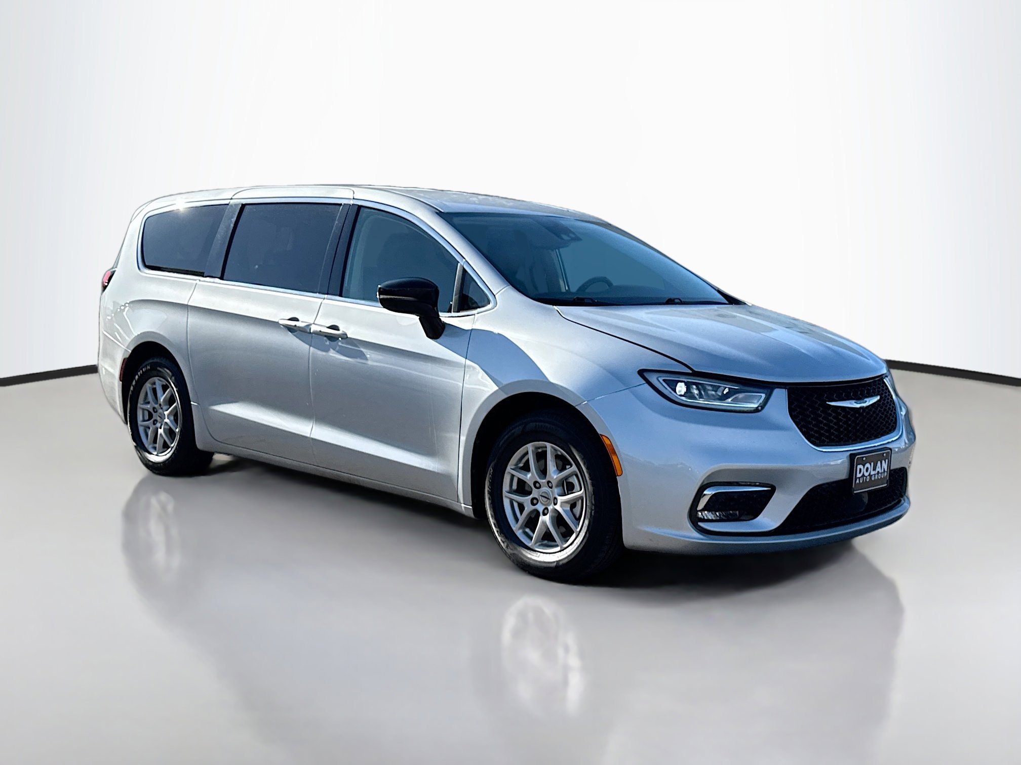 2024 Chrysler Pacifica Touring L's photo