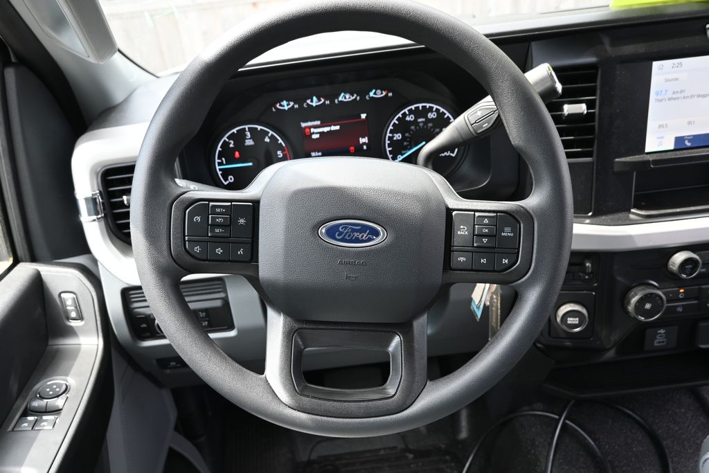 2025 Ford F-350 Super Duty Chassis Cab XL - Photo 7