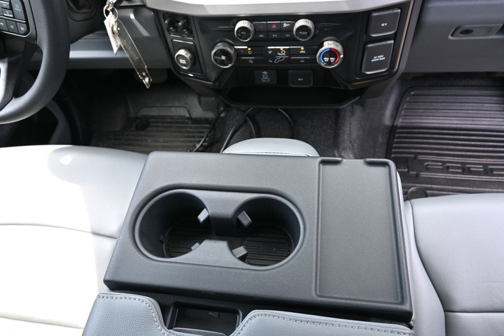 2025 Ford F-350 Super Duty Chassis Cab XL - Photo 9