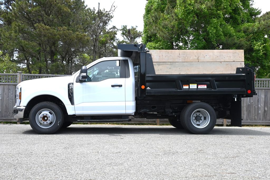New 2025 Ford F-350SD XL Chassis