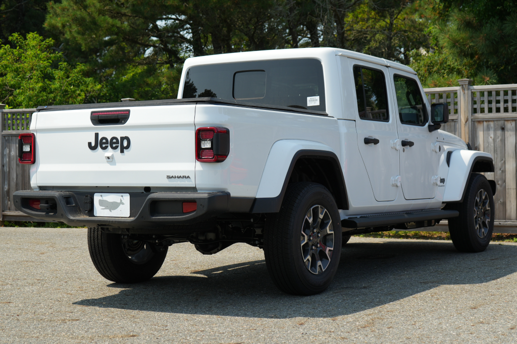 New 2026 Jeep Gladiator SAHARA 4X4 Pickup
