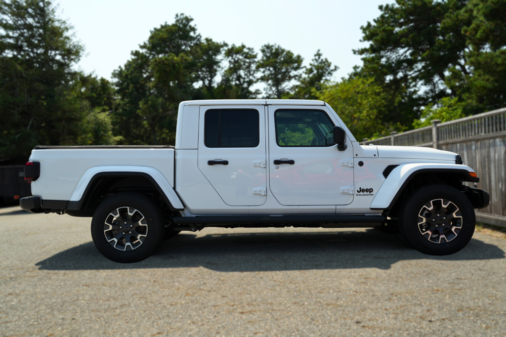 New 2026 Jeep Gladiator SAHARA 4X4 Pickup