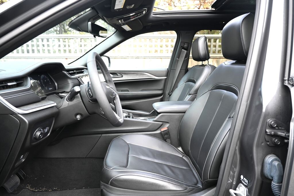 Used 2025 Jeep Grand Cherokee Limited SUV