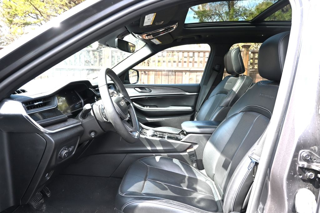 Used 2023 Jeep Grand Cherokee Overland SUV