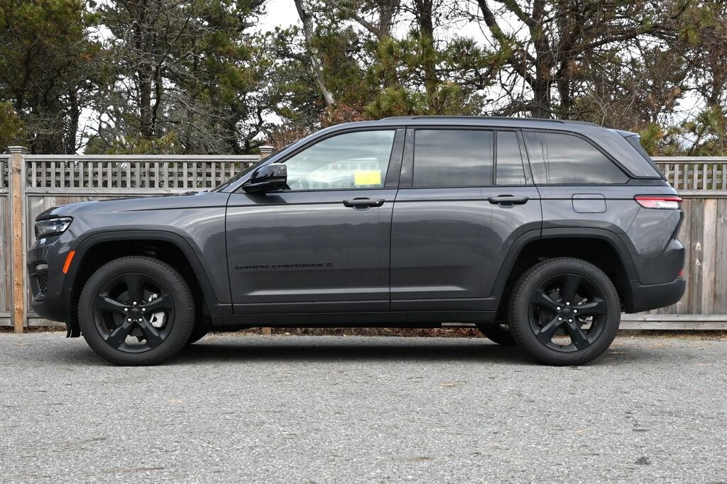 Used 2025 Jeep Grand Cherokee Limited SUV