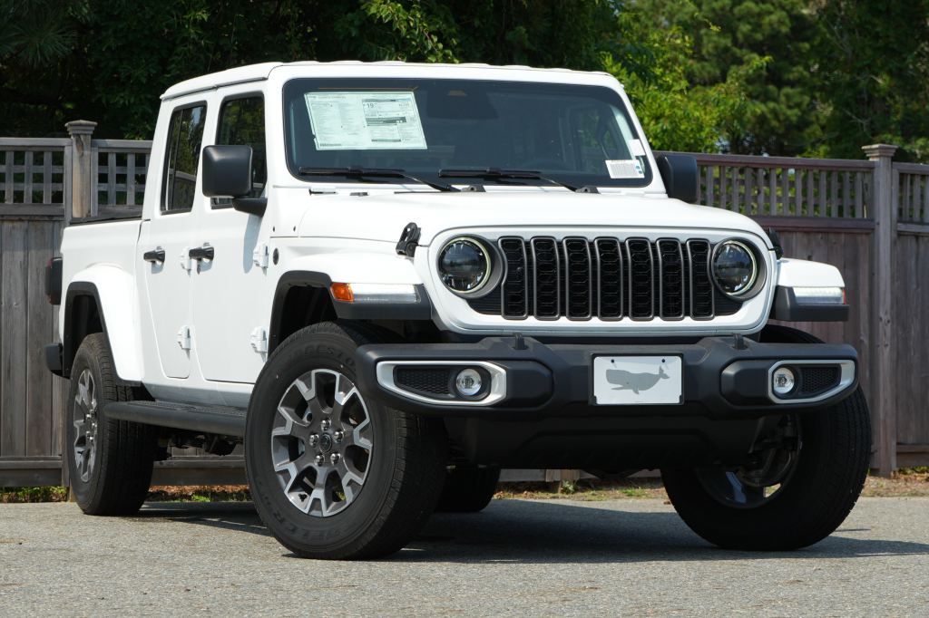 New 2026 Jeep Gladiator SAHARA 4X4 Pickup