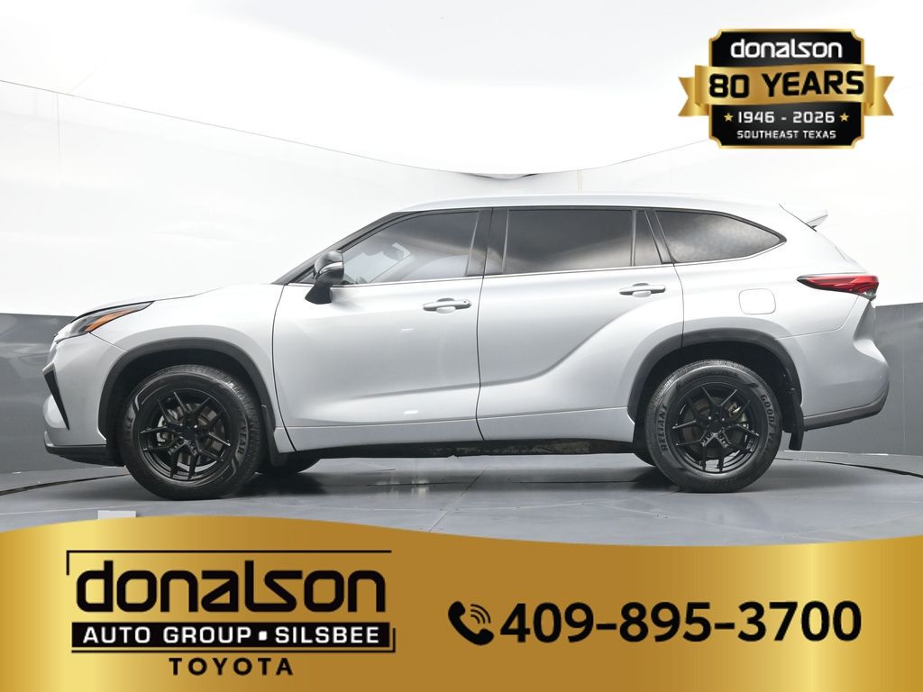 2022 Toyota Highlander XLE - Photo 23
