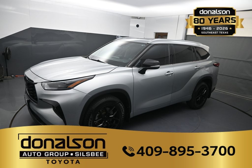 2022 Toyota Highlander XLE - Photo 18