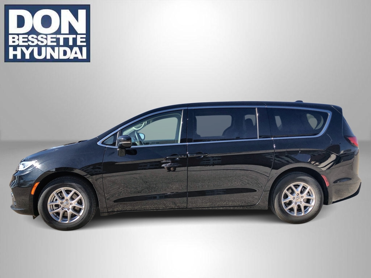 2024 Chrysler Pacifica Touring L's photo