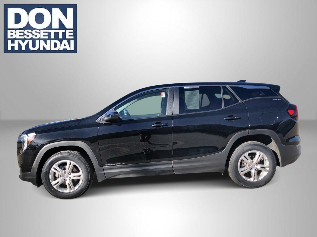 2024 GMC Terrain SLE's photo