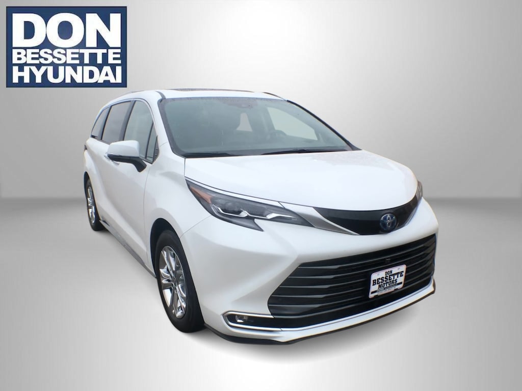 Used 2024 Toyota Sienna Platinum Mini-van Passenger