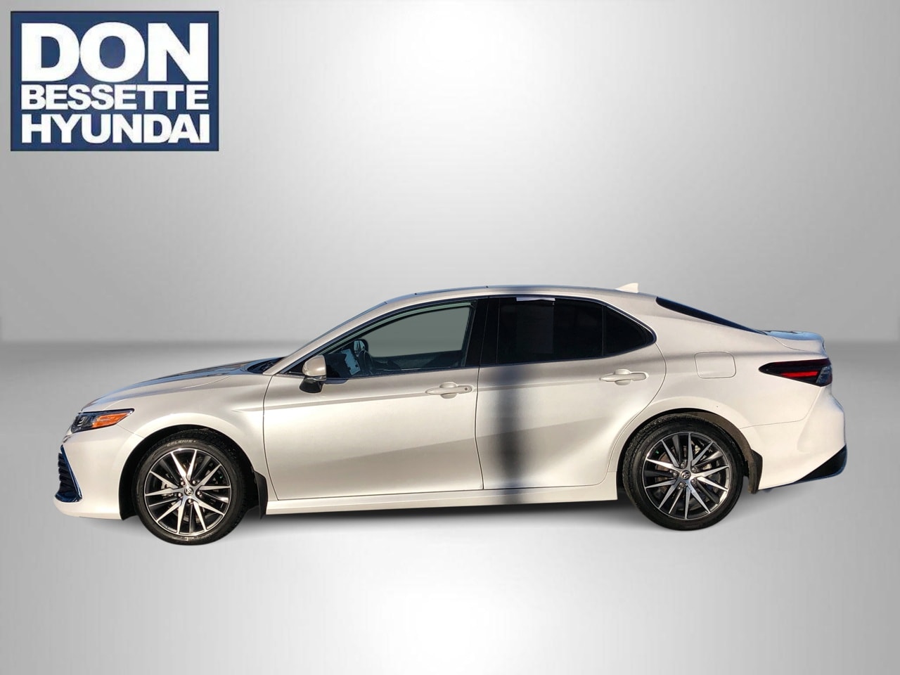 2022 Toyota Camry XLE's photo