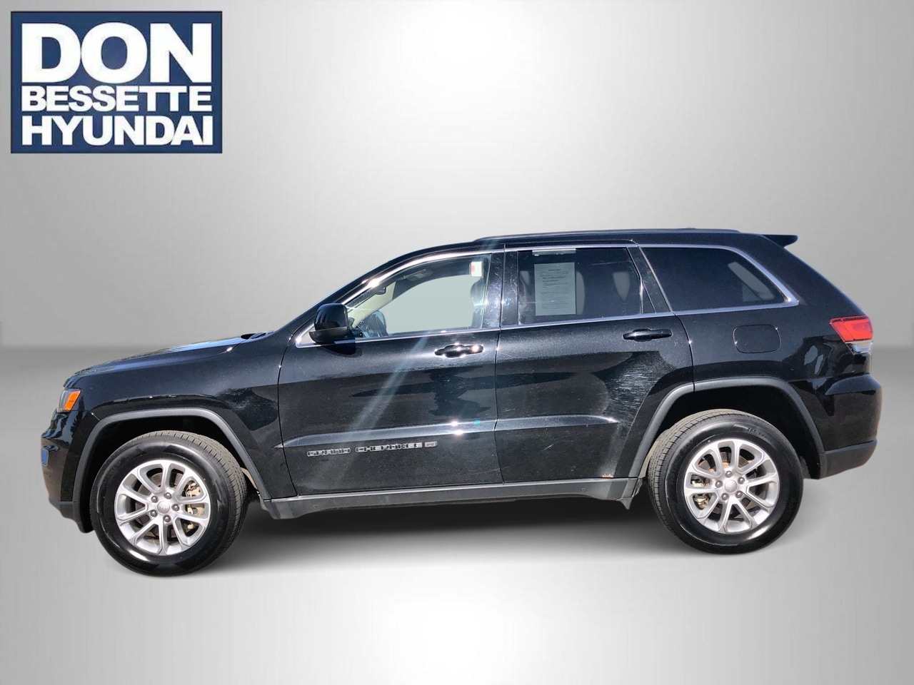 2022 Jeep Grand Cherokee WK Laredo E's photo