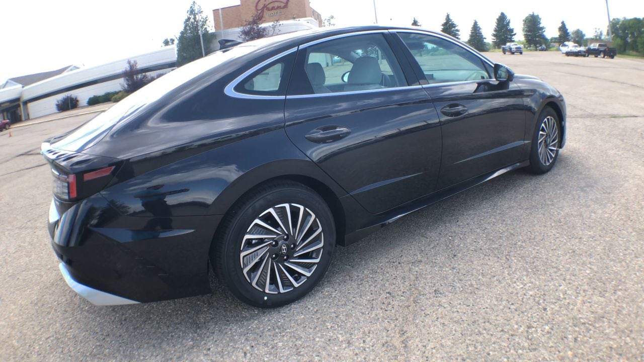 2025 Hyundai Sonata Hybrid Limited - Photo 8
