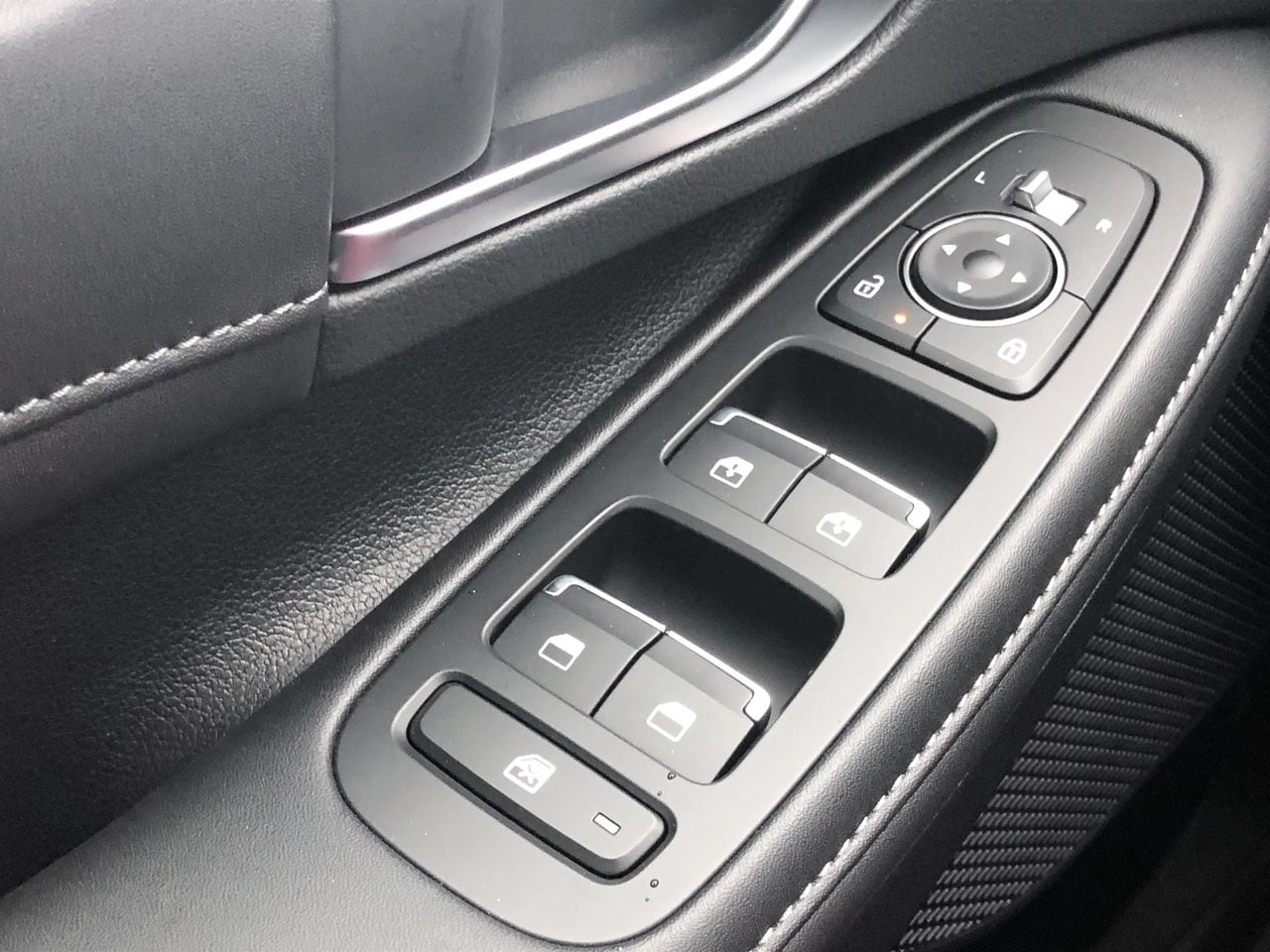 2025 Hyundai Sonata Hybrid Limited - Photo 13