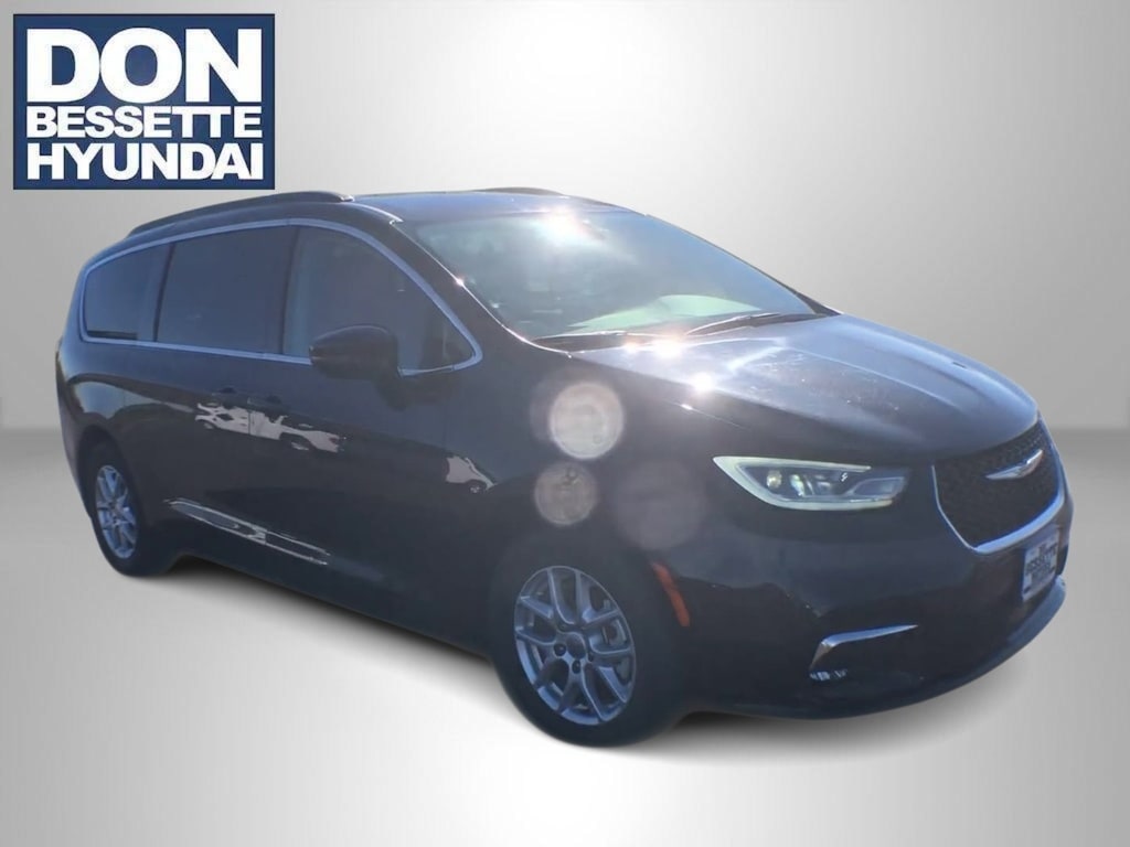 Used 2022 Chrysler Pacifica Touring L with VIN 2C4RC1BG3NR198309 for sale in Minot, ND