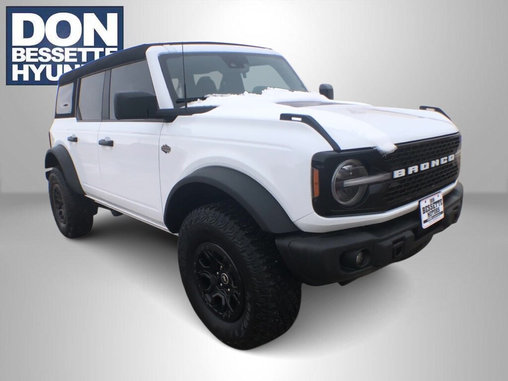 2023 Ford Bronco Base photo 2