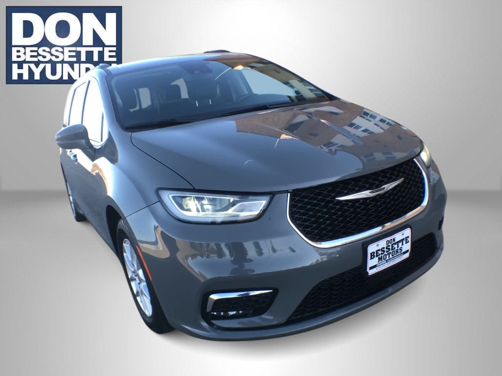 Used 2022 Chrysler Pacifica Touring L with VIN 2C4RC1BG6NR136709 for sale in Minot, ND