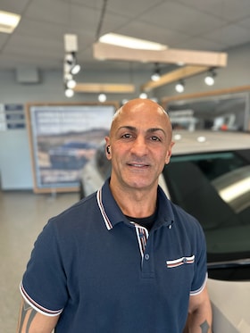 Staff member Mark Salehi from ID_080941a95bf6