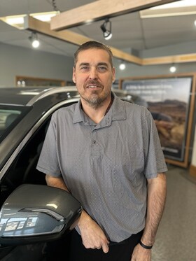 Staff member Steve Poitra from ID_809b5eb8924a