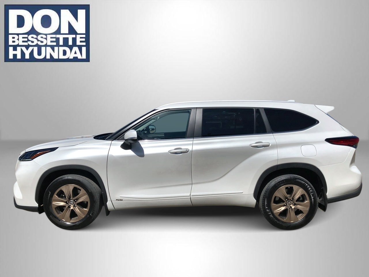 2023 Toyota Highlander Hybrid Bronze Edition AWD's photo