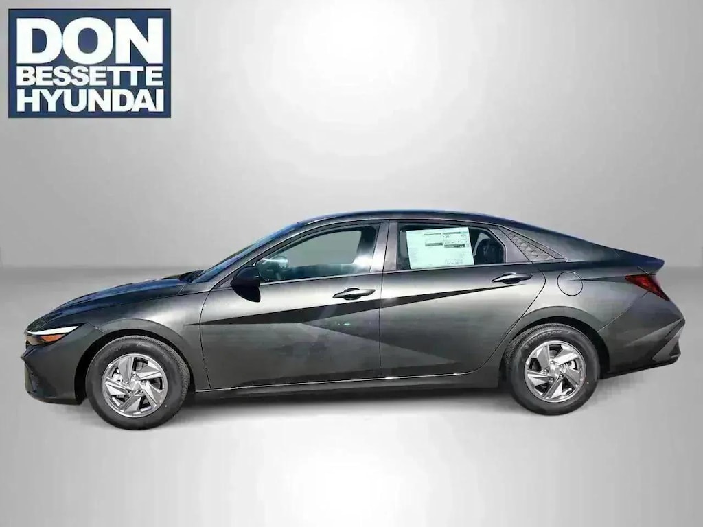 New 2025 Hyundai Elantra SE Car