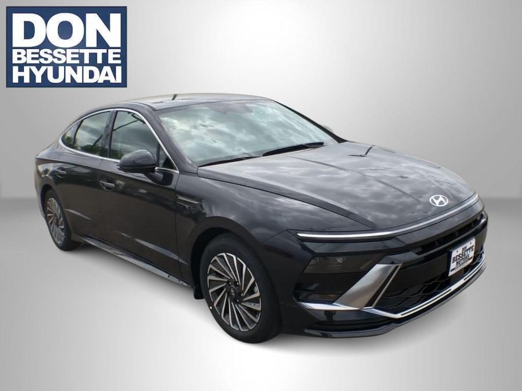 Used 2024 Hyundai Sonata Hybrid SEL with VIN KMHL34JJ7RA091046 for sale in Minot, ND