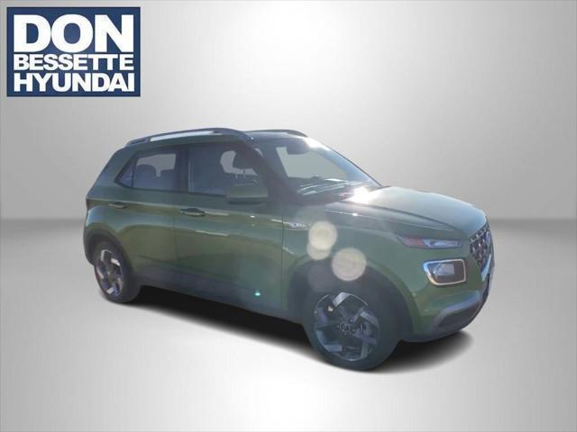 2024 Hyundai Venue SEL photo 2