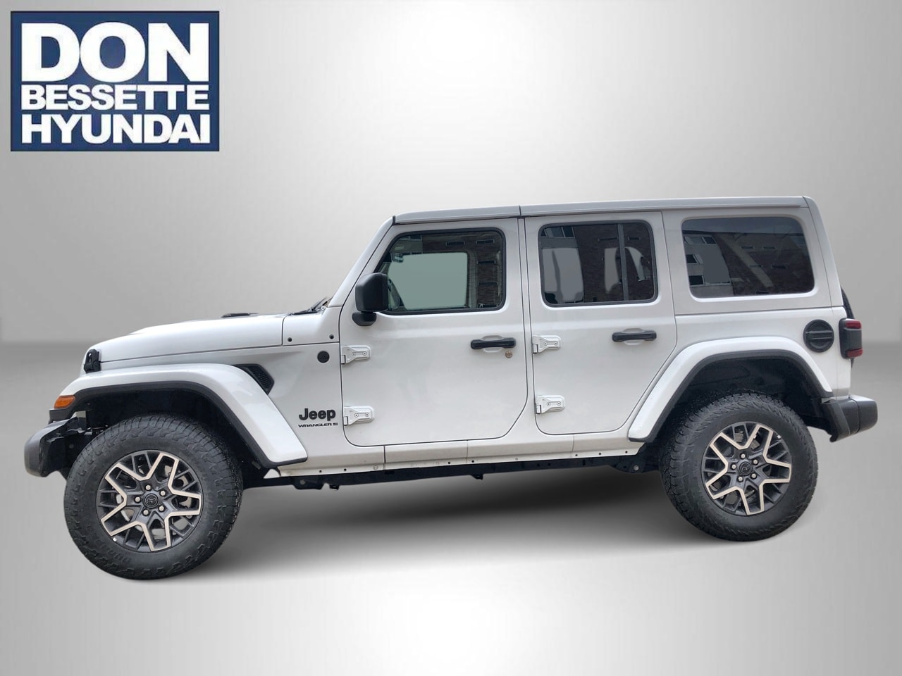 2025 Jeep Wrangler Sahara's photo