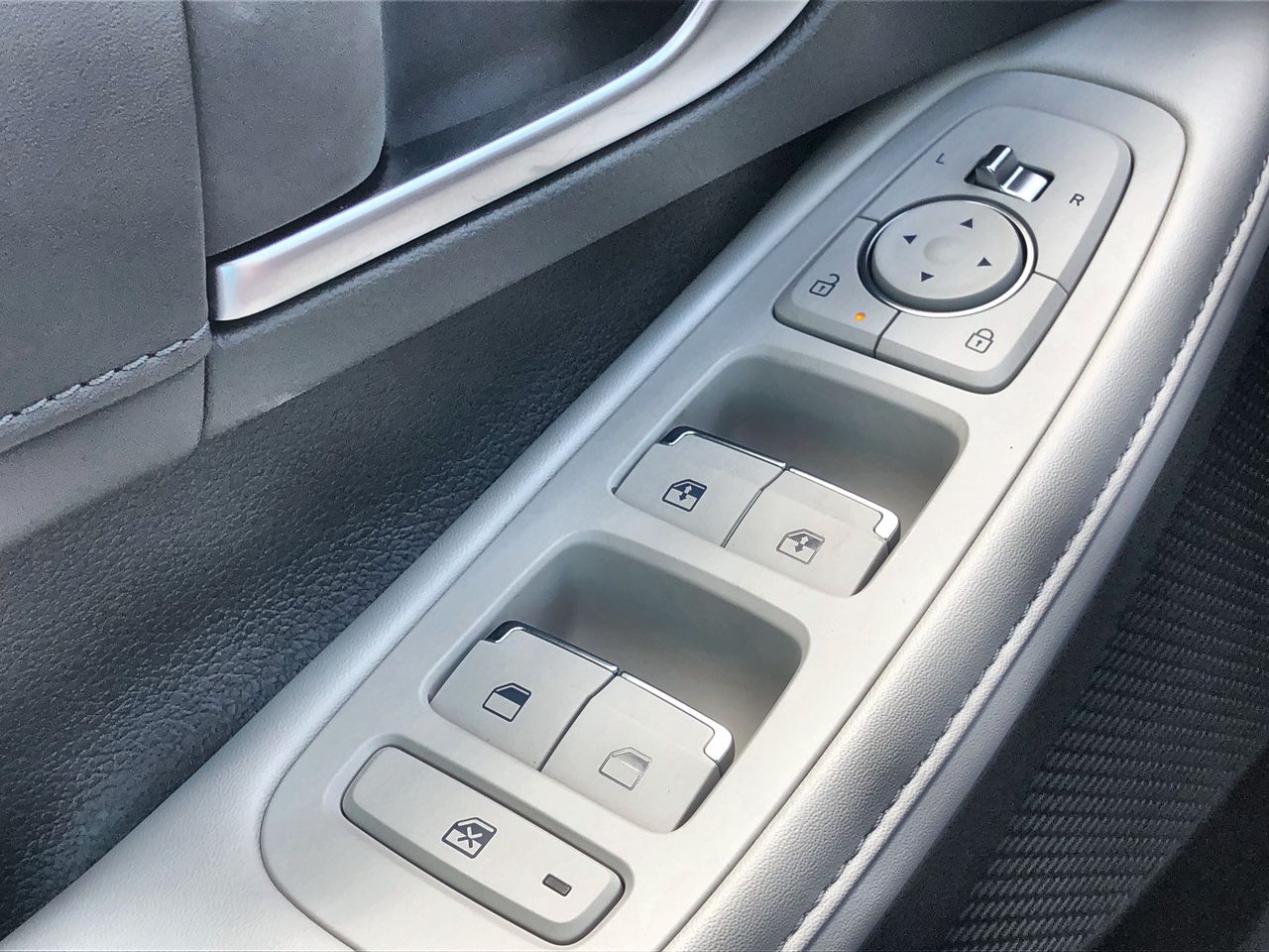 2025 Hyundai Sonata Hybrid Limited - Photo 13