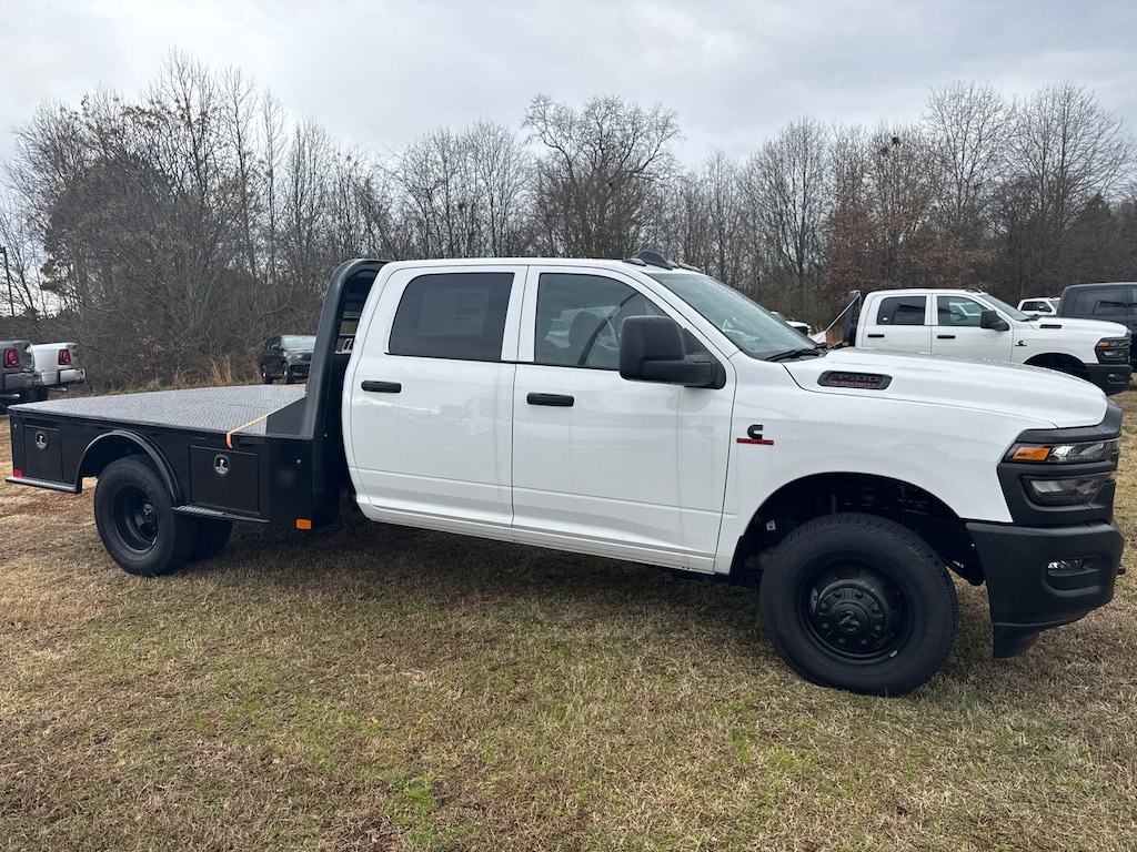 New 2026 Ram 3500 Chassis Cab TRADESMAN CREW 4X4 60' CA Pickup