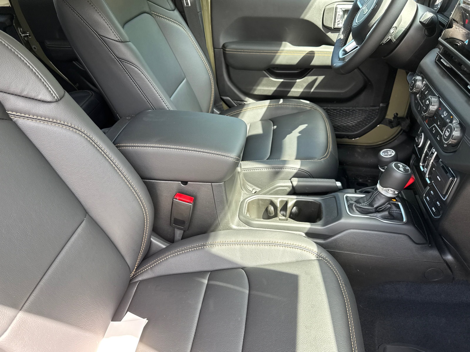 2026 Jeep Wrangler 4-Door Sahara - Photo 15