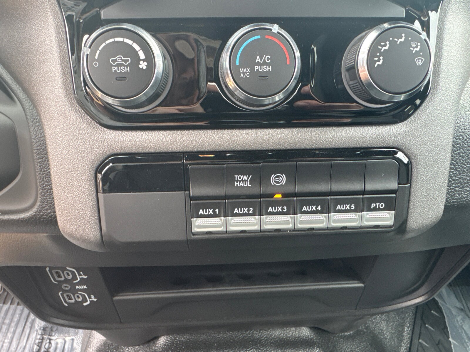 2026 RAM 3500 Chassis Tradesman - Photo 23