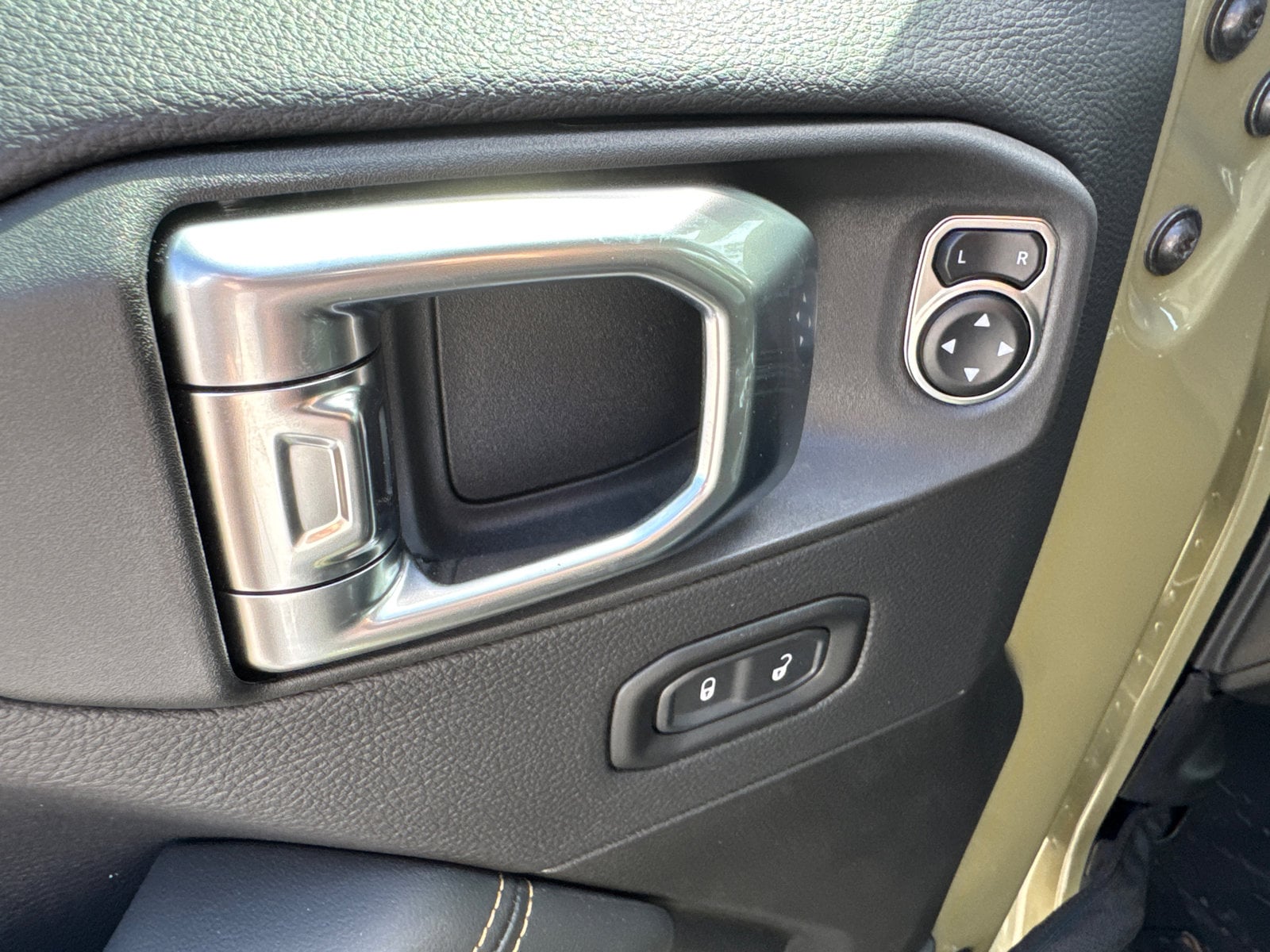 2026 Jeep Wrangler 4-Door Sahara - Photo 12