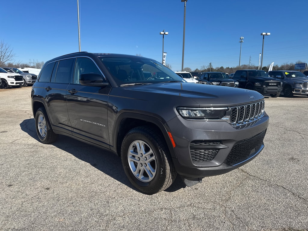 Used 2024 Jeep Grand Cherokee Laredo SUV