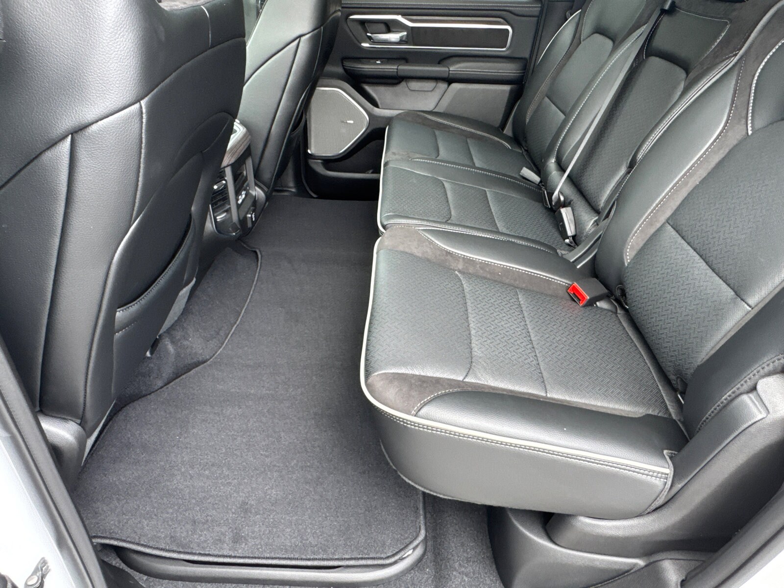 2026 RAM 1500 Laramie - Photo 25