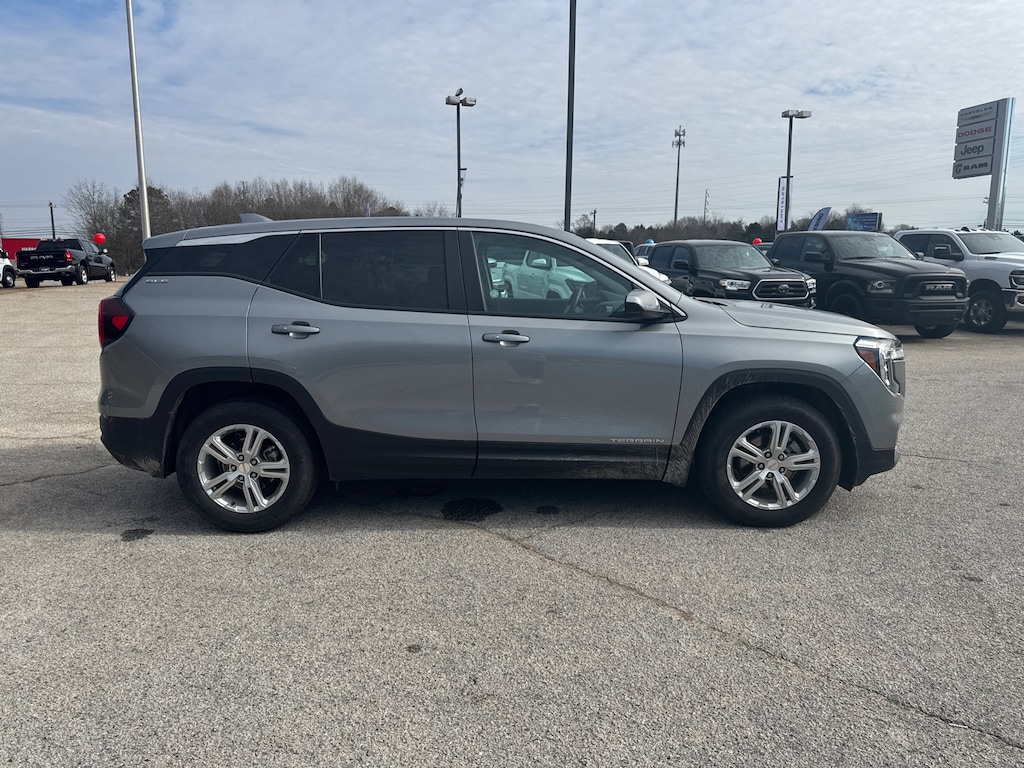 Used 2024 GMC Terrain SLE SUV