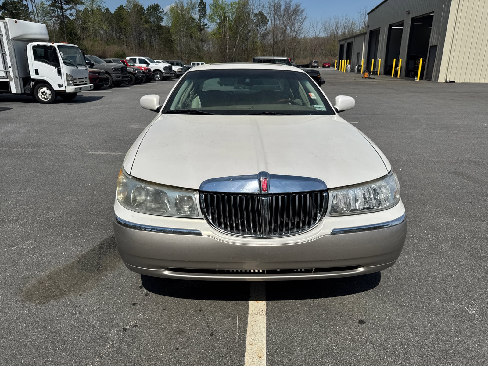Used 2001 Lincoln Town Car Signature with VIN 1LNHM82W21Y688881 for sale in Commerce, GA