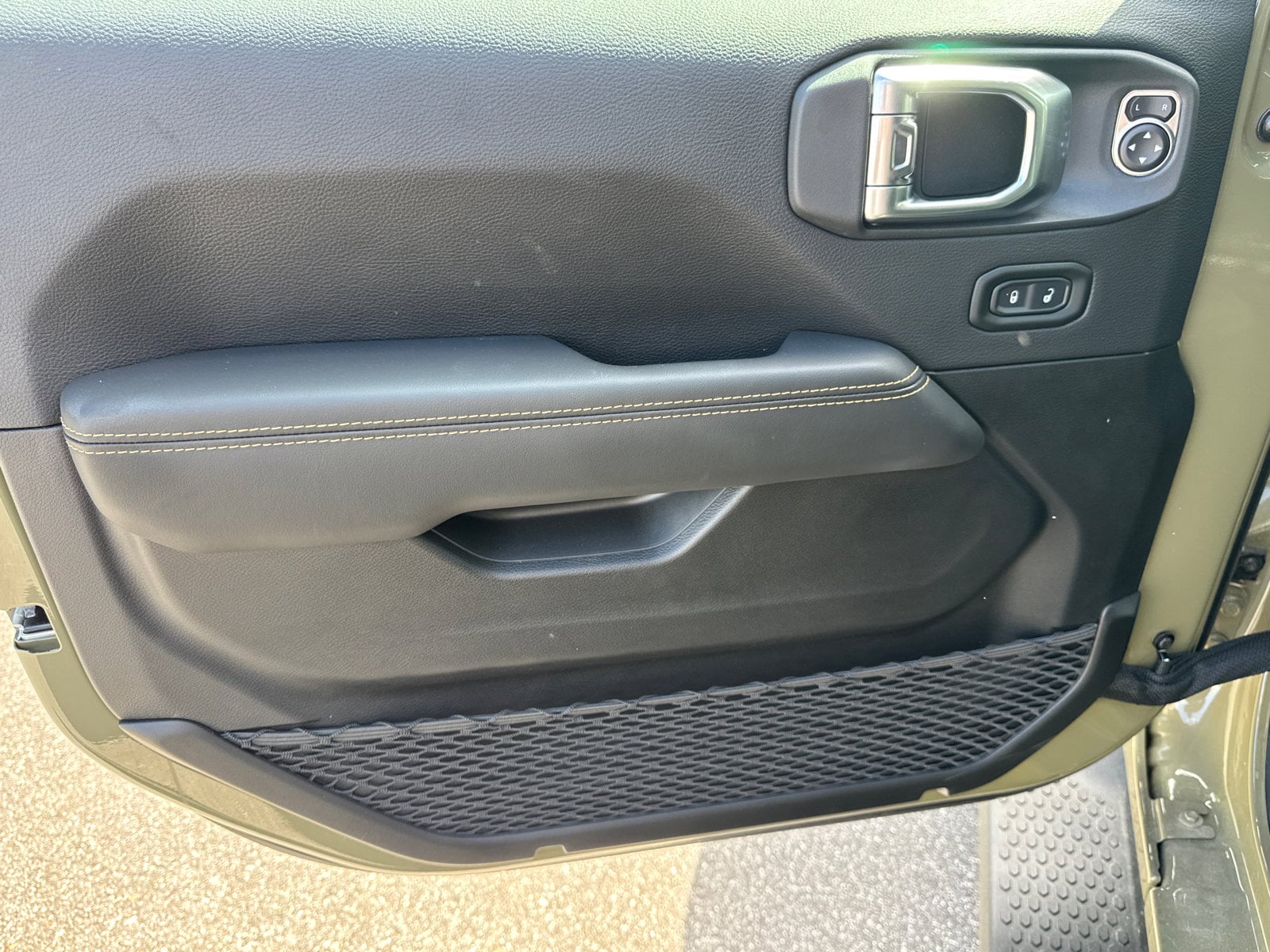 2026 Jeep Wrangler 4-Door Sahara - Photo 11