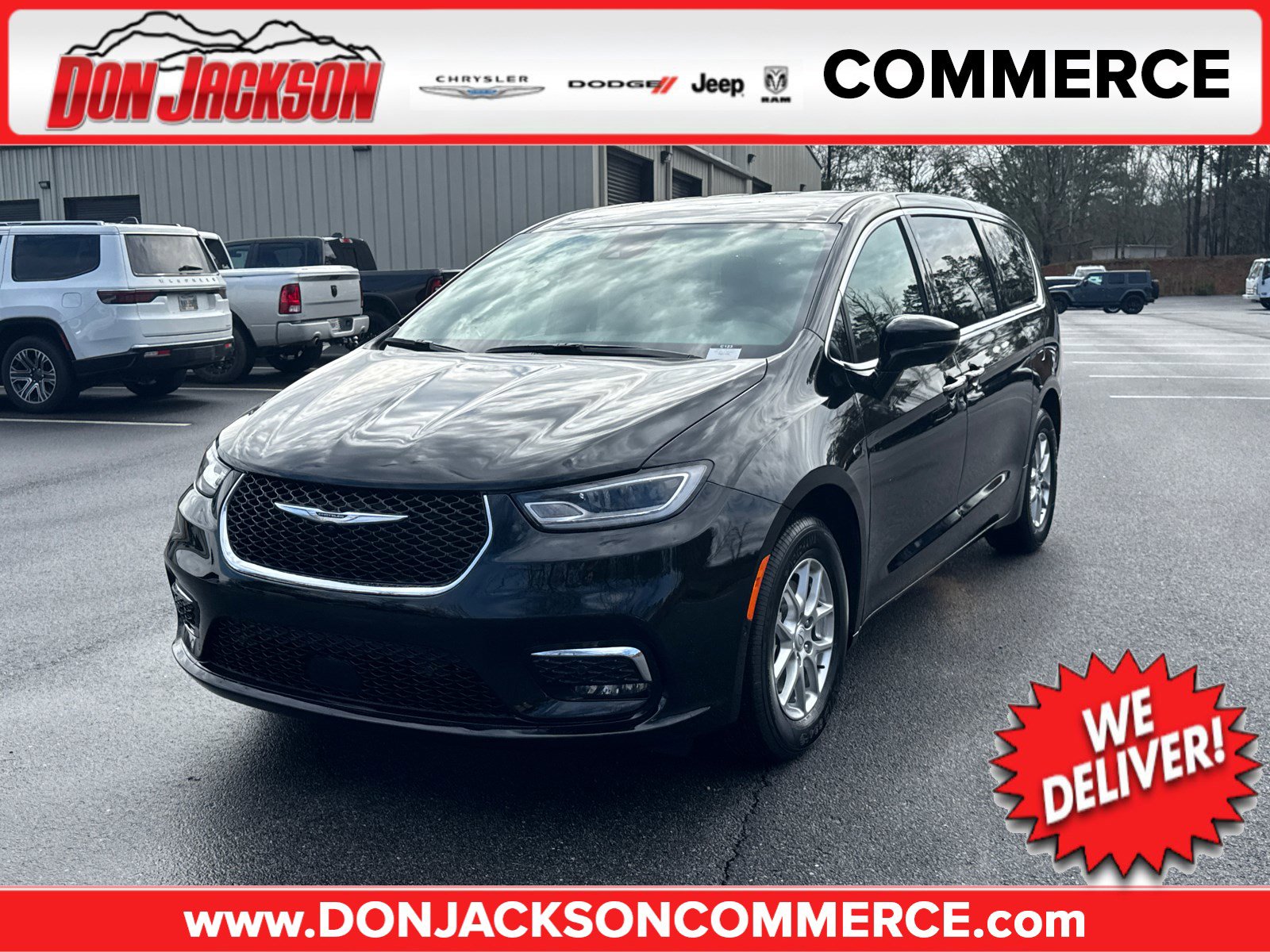2026 Chrysler Pacifica Select's photo