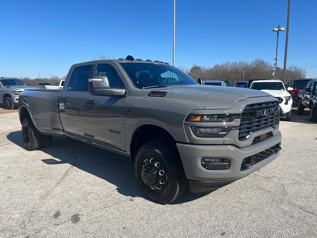 New 2026 Ram 3500 BIG HORN CREW CAB 4X4 8' BOX Pickup