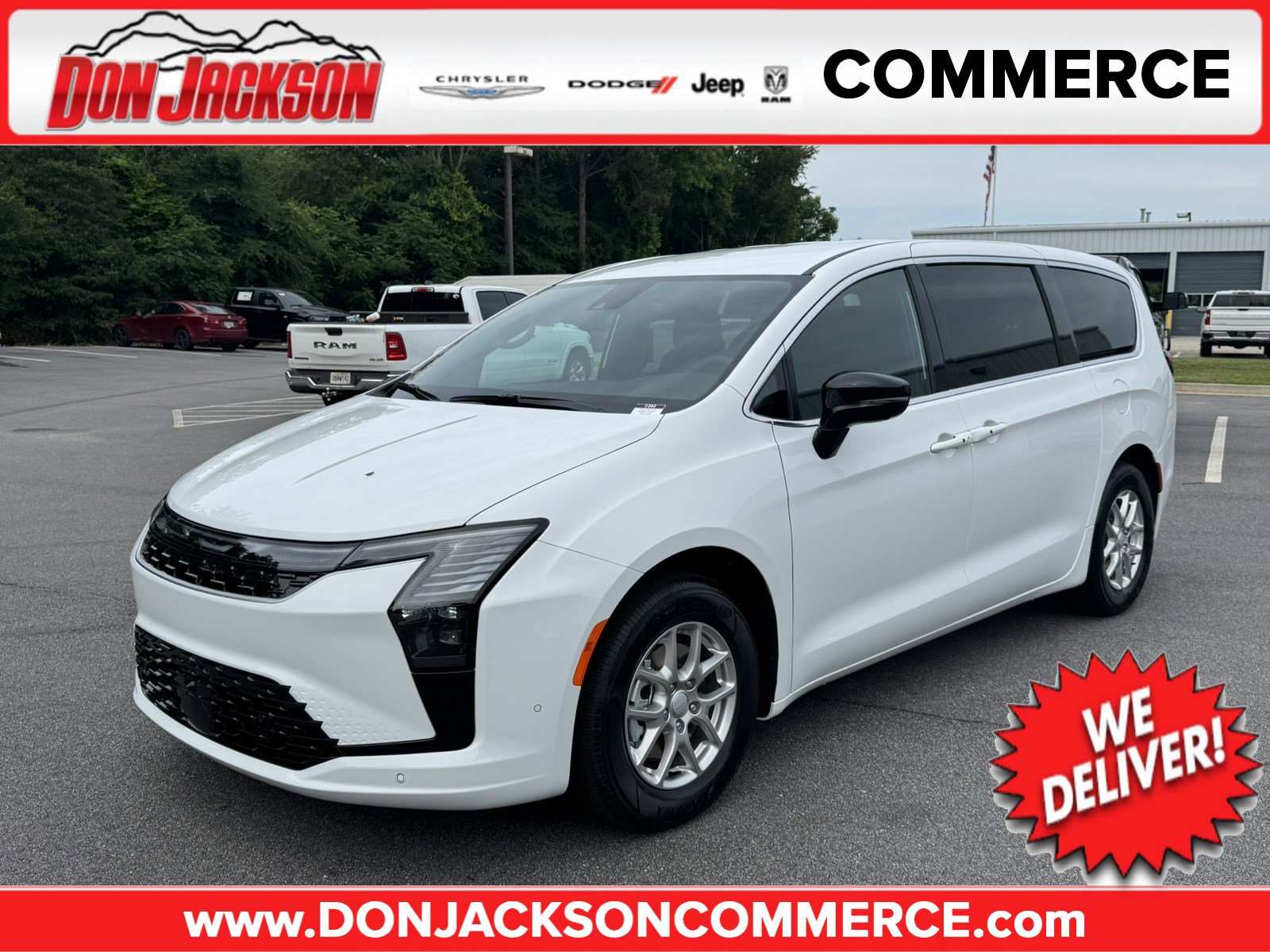 2027 Chrysler Pacifica Select's photo