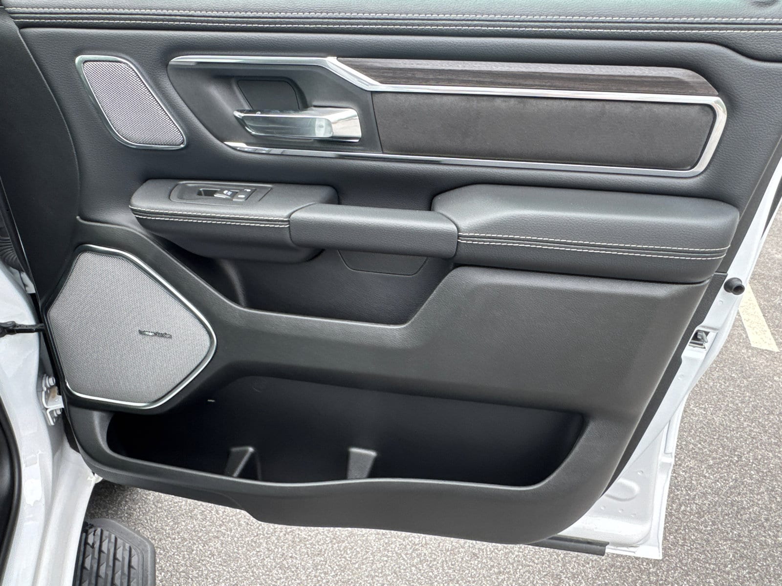 2026 RAM 1500 Laramie - Photo 19