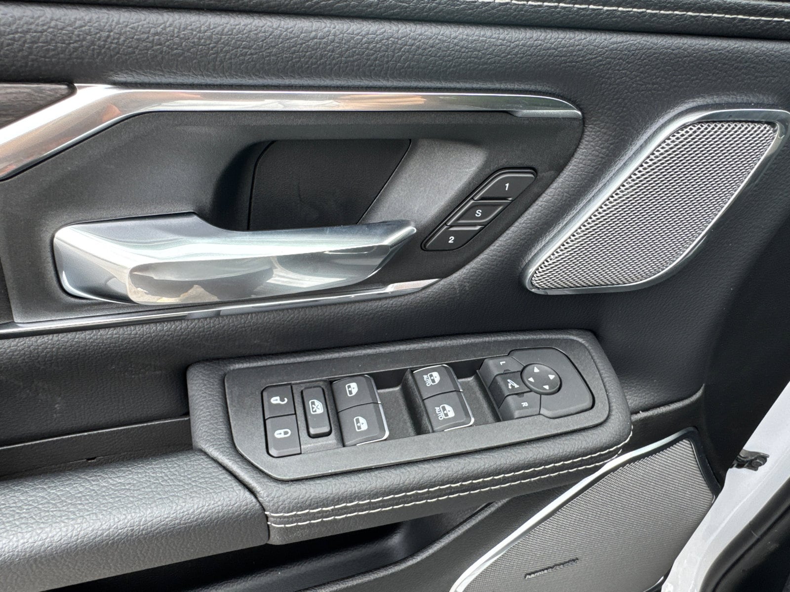 2026 RAM 1500 Laramie - Photo 14