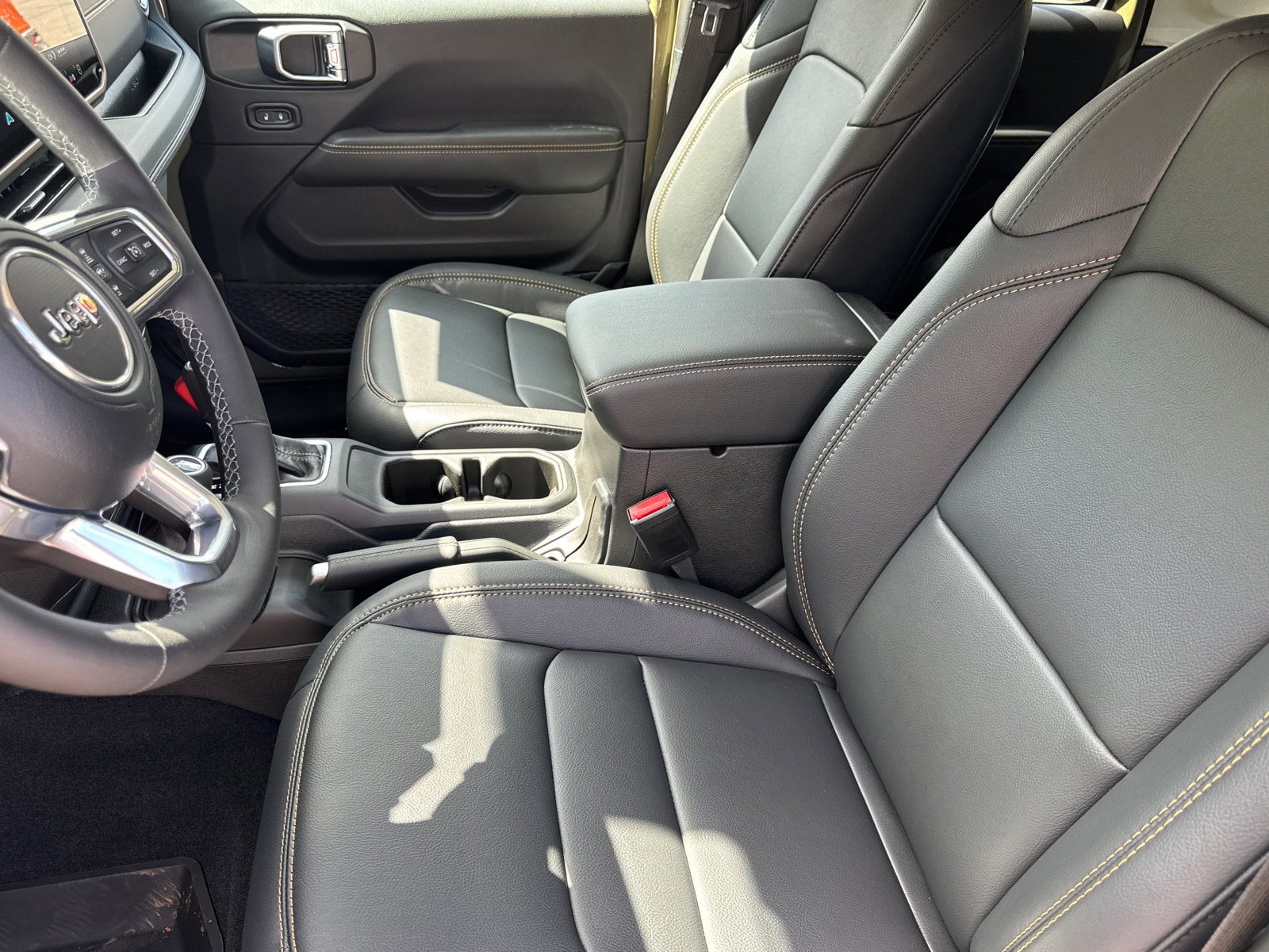 2026 Jeep Wrangler 4-Door Sahara - Photo 9